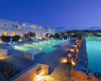 بورجو إجنازيا - Savelletri - حوض السباحة