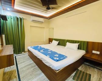 The Raman Palace - 馬圖拉 - 臥室