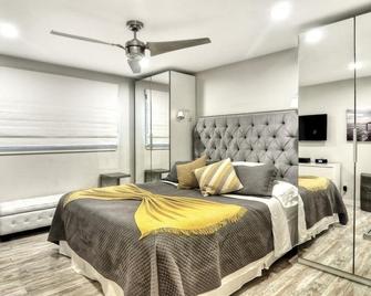 Dana Point Oceanfront Condo w/ pool, best views! - Dana Point - Bedroom
