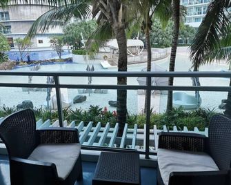 Azure Urban Resort Residences by MicasaAzure77 - Manila - Balcony