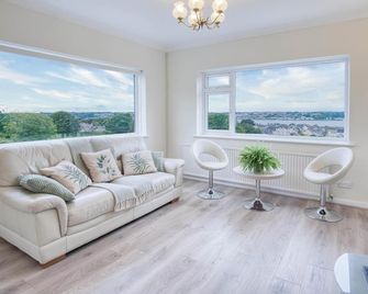 Longview - 4 Bedroom Holiday Home - Pembroke Dock - Pembroke Dock - Huiskamer