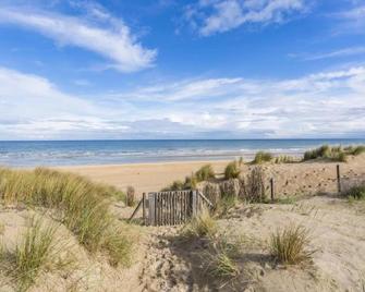 Charming Apartment Near Beach - De Panne - Beach