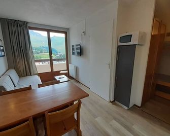 Cozy apartment in Plagne Soleil, direct slope access, sleeps 5, balcony, ski locker - La Plagne-Tarentaise - Comedor