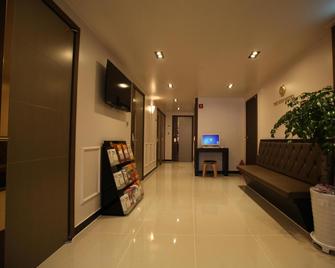 The Stay Hotel Myeongdong - Seoul - Living room