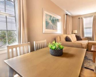 The Delightful Doubles- Unit B- Centrally Located - Columbus - Dining room