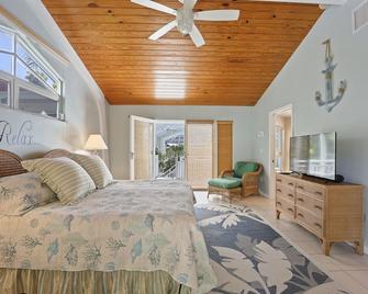 Summerland Breeze - Three house retreat, perfect for multiple families - Summerland Key - Bedroom