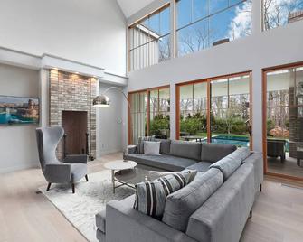 Unique Modern Barn House in Sag Harbor - Sag Harbor - Sala de estar