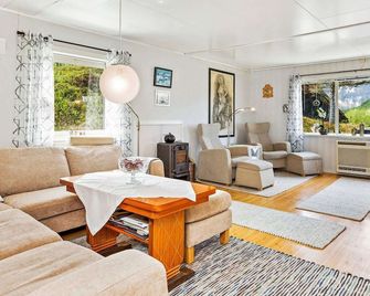 Holiday Home in Inndyr - Inndyr - Living room