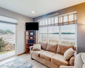 Sunset Beach House - Coos Bay - Living room