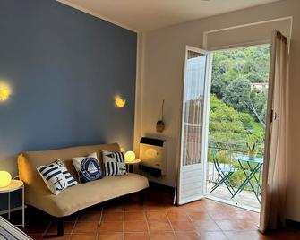 Chiaraluce Monte Cosy Apt near best beaches - Monterosso al Mare - Salon