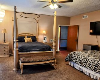 The Ponder House Suite A Qn Beds with private bath. We hve add'l rms available. - Ruston