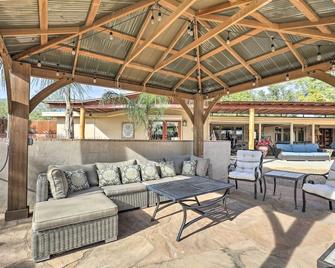 Tucson Casita w/ Courtyard, Hot Tub, Fire Pits! - Tucson - Patio