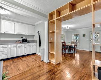 University Place, Family Stay, Practical - Siloam Springs