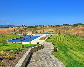 Beautiful private villa for 12 people with private pool, A/C, WIFI, TV, patio and panoramic view - Villamagna - Piscina