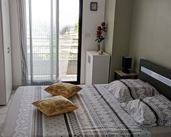 Furnished F3 apartment 300m from the beach - Saint-Pierre - Yatak Odası