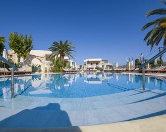 Isida Hotel - Chania - Zwembad