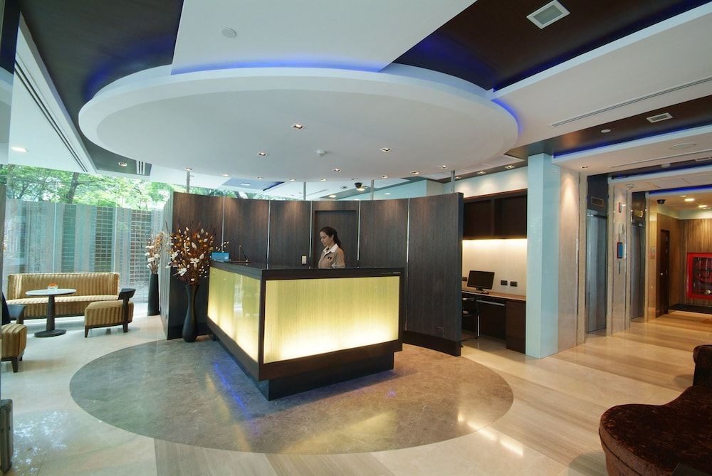 Amora Neoluxe Suites Hotel thumbnail 3