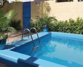 Beautiful malian colonial style villa in Niarela cité du niger - Bamako - Pool