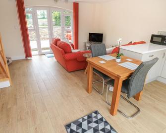 Nuthatch Barn - Pontyclun - Dining room
