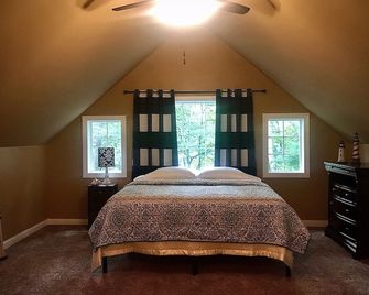 Quiet bay on Catfish Lake. - Eagle River - Bedroom