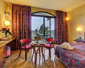 Hotel Caesar Palace - Giardini Naxos - Bedroom