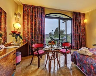 Hotel Caesar Palace - Giardini Naxos - Sovrum