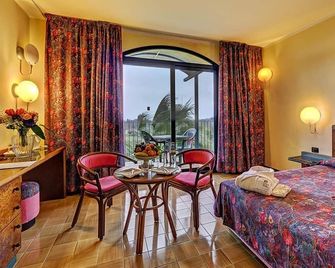 Hotel Caesar Palace - ג'יארדיני נאקסוס - חדר שינה