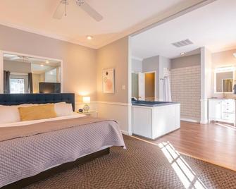 1br, 1ba Luxury Hot Tub Suite - Nashville - Habitación