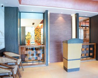 Hotel Kinara Grand - Hyderabad - Front desk