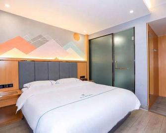 Kaiyue Holiday Hotel - Mianyang - Bedroom