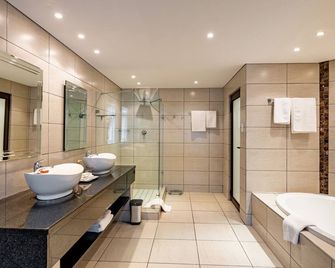 African Sky Hotels - Pine Lake Inn - White River