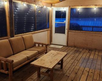 Freddys Watch - An Adirondack Camp - Long Lake - Sala de estar