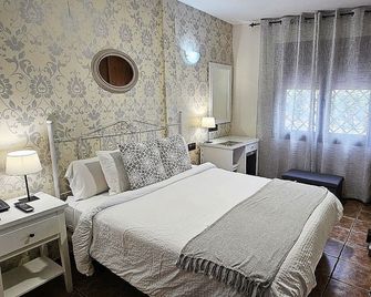 أوتيل ميدينا دى توليدو - طليطلة - غرفة نوم