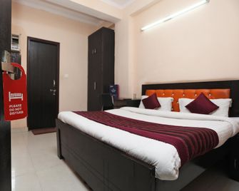 Hotel O Rn 32 - Noida - Bedroom