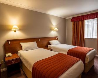 Potters International Hotel - Aldershot - Bedroom