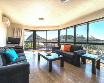 Rosslyn Bay Resort Yeppoon - Yeppoon - Living room