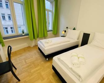Bestprice Hotel Aachen Hauptbahnhof - Aachen - Schlafzimmer