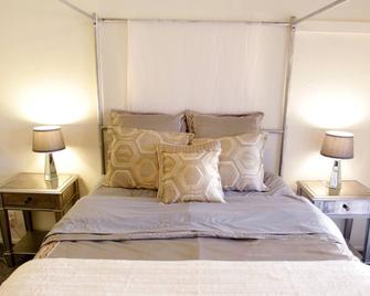 Desirable Location - Walk Downtown 2b + 2b - פאלם ספירנגס - חדר שינה