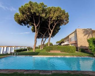 Seafront villa with private beach access - Mataró - Pool