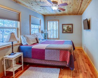 Family memories @ Creekside cabin ON the creek! 2 mi to Jasper, Buffalo River - Jasper - Bedroom