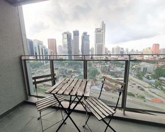 Summer Suites Klcc Apartments - Kuala Lumpur - Balcony