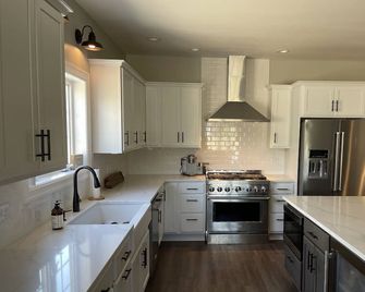 Village retreat, new condo loaded with amenities hot tub, fire pit, game room - Ellicottville - Cocina