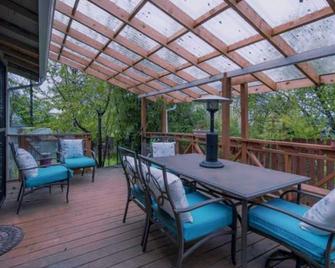Sleek Urban Retreat in Happy Valley - Happy Valley - Balcony