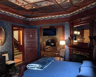 Rent a room in the gorgeous Holt House - Portland - Chambre