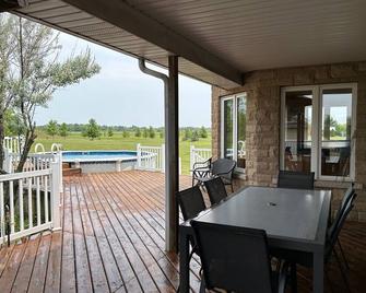 4 Bedrms, Indoor Hottub, Wineries & Niagara Falls - Smithville - Restaurant