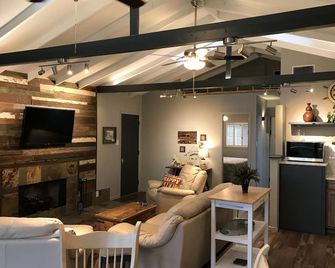 Lakeview @ Firefly Hideaway Lake Texoma Hot Tub King Bed Firepit Boat Parking - Pottsboro - Sala de estar