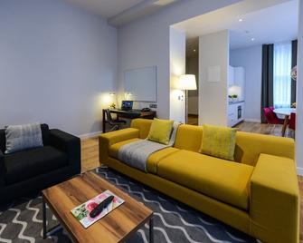 Premier Suites Plus Dublin Ballsbridge - Dublin - Living room