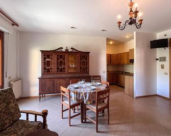 Lovely Apartment In Tuoro Sul Trasimeno - Tuoro sul trasimeno - Sala pranzo