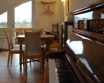 Light and bright apartment with piano in the heart of East Friesland - Grossefehn - Dining room