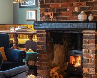 The Filly Inn - Brockenhurst - Lounge
